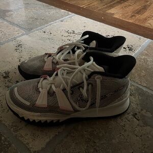 Kyrie 7 Pale Ivory Basketball Shoes